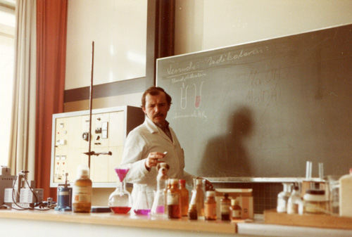 1983, als ich verzweifelt versuchte, Mädchen die Chemie beizubringen.